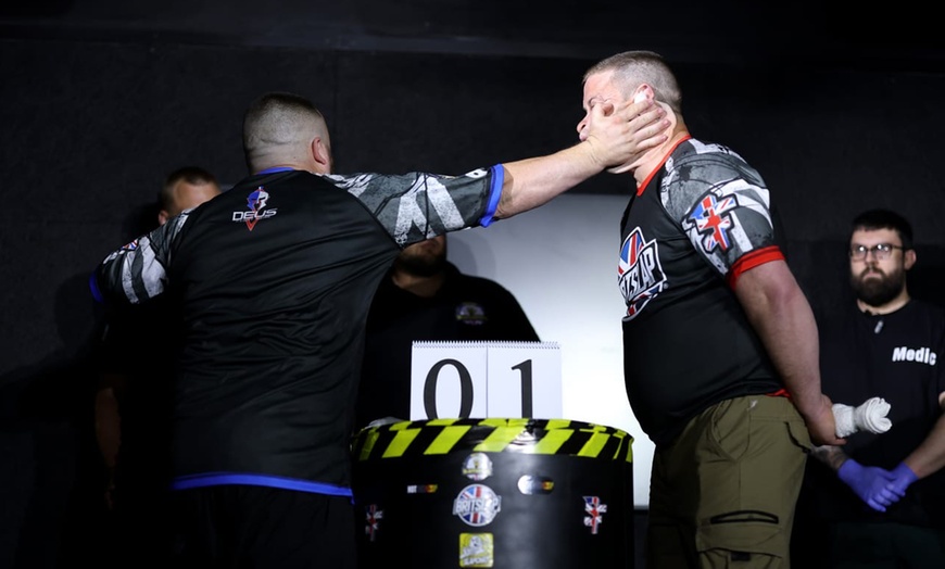 Image 2: One Standard or Group of 4 Tickets for Thrilling Live Slap Fight Night