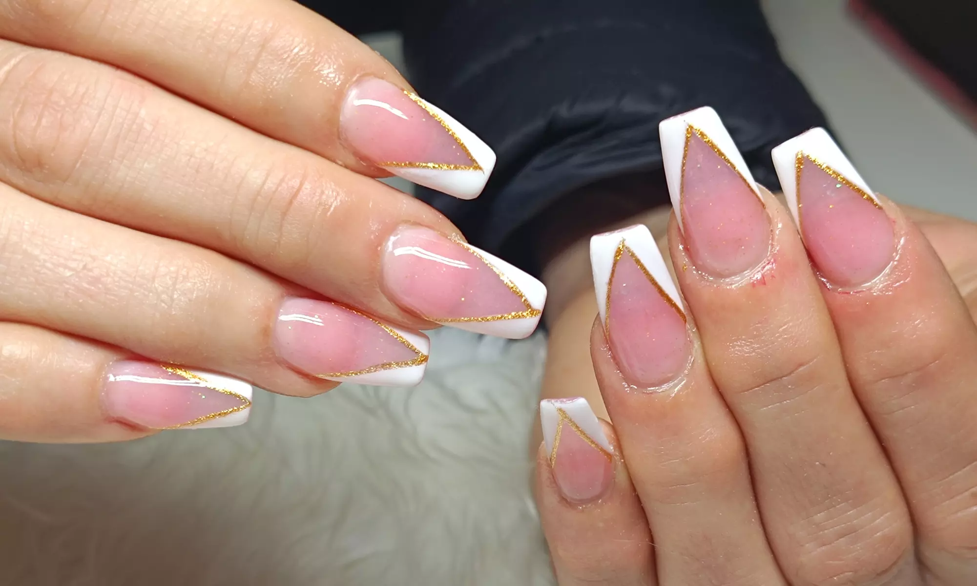 Primera puesta de uñas acrílicas con esmalte y diseño opcional