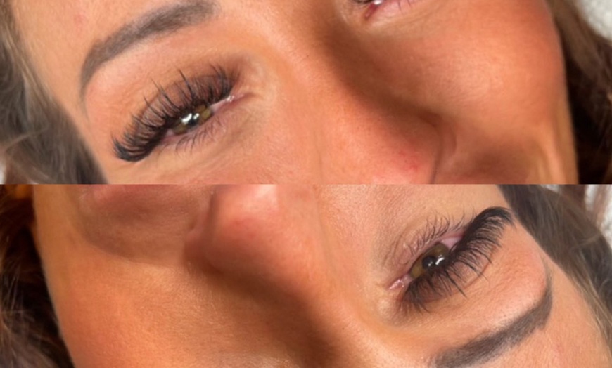 Image 2: Wimpernverlängerung (Neuset) in der 1:1-/Volumen-Technik für 1 Person