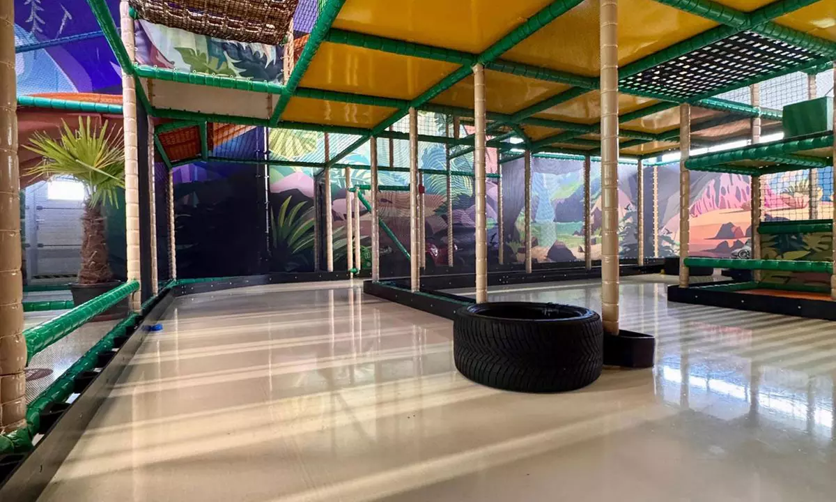 Eintritt für 1-2 Erwachsene & 1-2 Kinder mit Slush-Eis & Pangea Becher