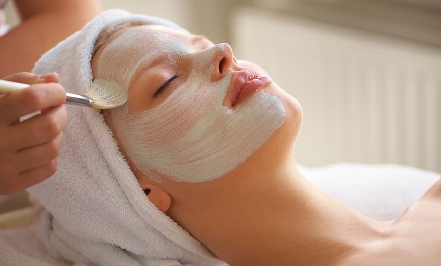 Image 2: Basic or Deep Cleansing Facial w/ Oxygen Hydration: 1, 2 or 3 Sessions