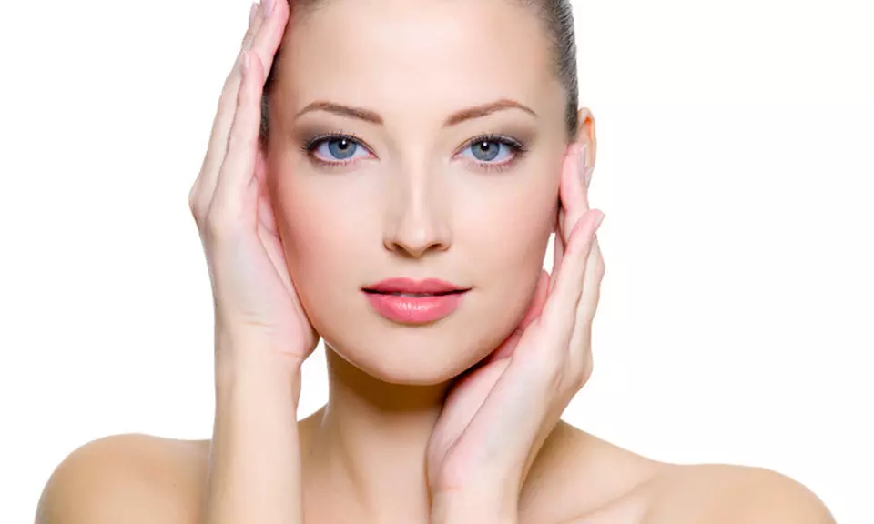 Aqua Station "Tiefenreinigung" oder "Luxus Anti Aging" für 1 Person (Bis zu 34% sparen) - Primary Image