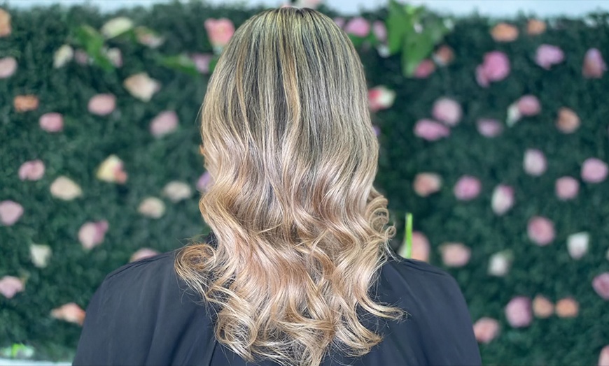 Image 10: Sesión de peluquería con opción a tinte, mechas o  balayage para 1 