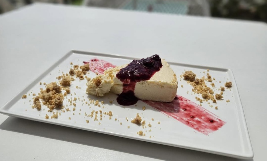 Image 14: Menú mediterráneo o de parrillada para 2 o 4 con postre y bebidas