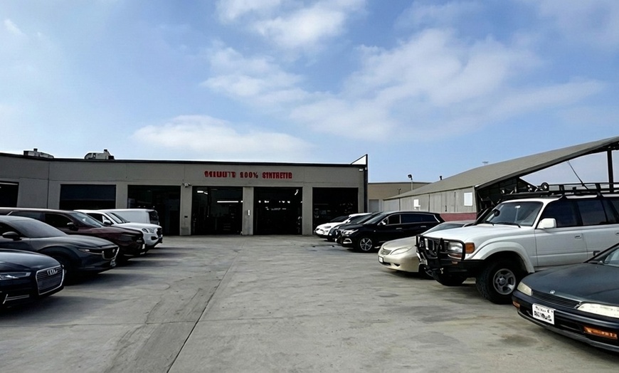 Image 2: One Conventional, Synthetic Blend, or Full Synthetic Oil Change (5qts)