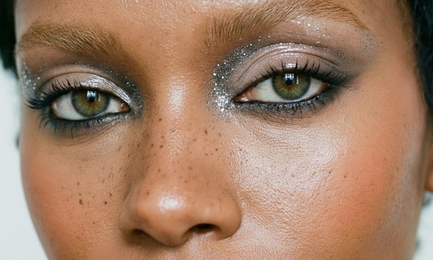 Image 2: Make-up und Haarstyling für 1 oder 2 Personen: Tag, Abend oder Braut