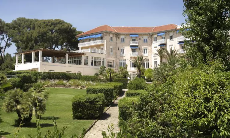 Saint Cyr-sur-mer: 1 à 3 nuits avec pdj, 1/2 bouteille de champagne et modelage pour 2 au Grand Hôtel Les Lecques - Primary Image