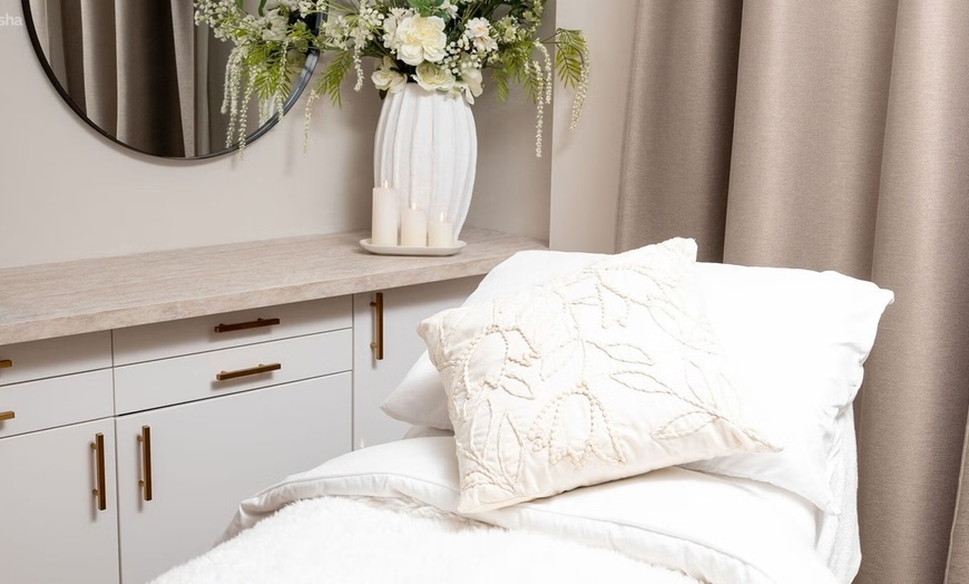 Image 3: 50 Min Back Neck Shoulder, Indian Head Massage or 80 Min Full Body 