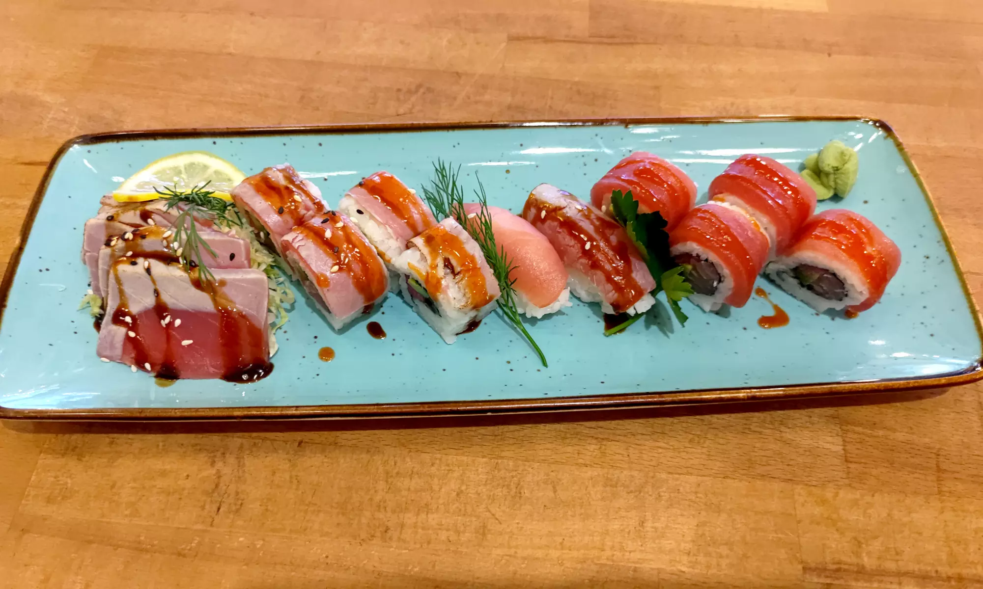 Vospeise und Sushi Platte (Bento) nach Wahl für 2 oder 4 Personen