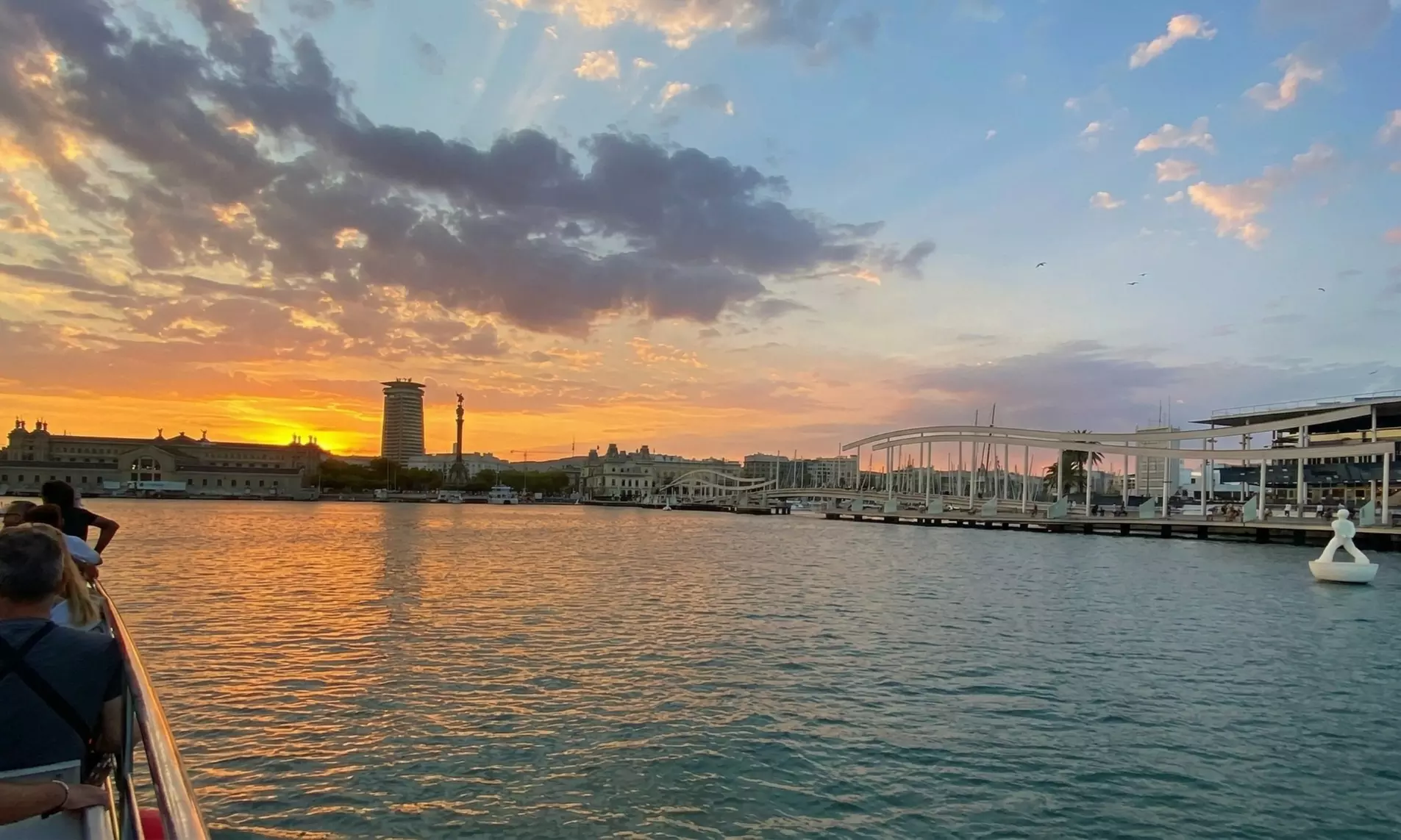 Catamarán al atardecer en Barcelona para 1, 2 o 4 personas