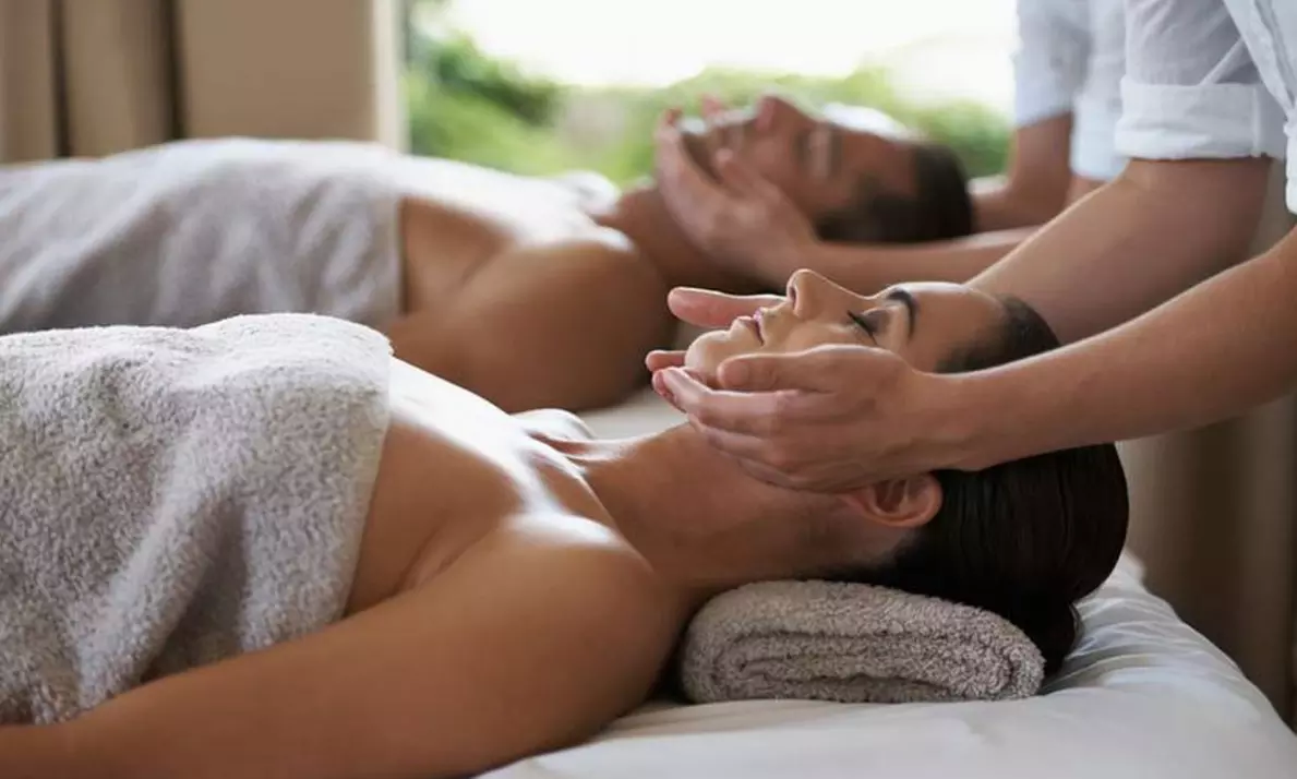 30/60-Min Swedish Hot Stone Massages – Couples, or Solo Sessions!