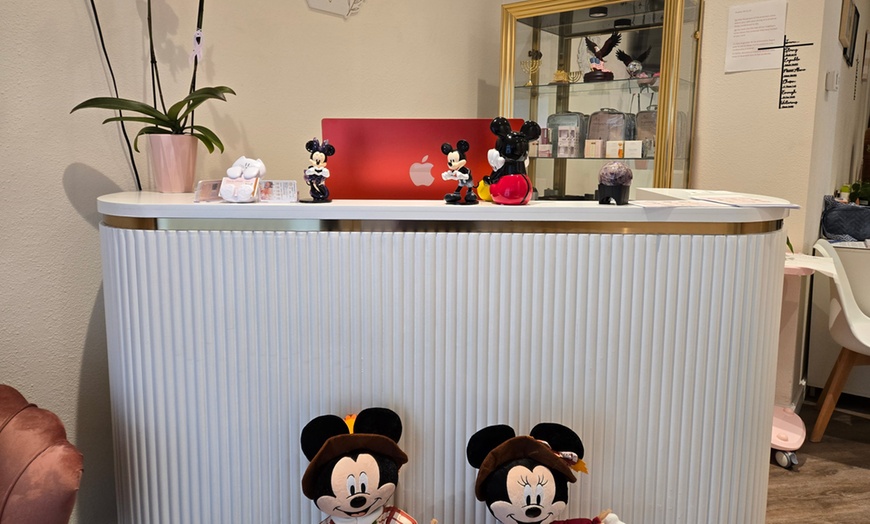 Image 2: Reveal a Rejuvenated Glow with 1, 3, or 6 Intimate Whitening Sessions