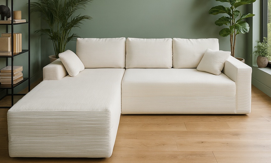 Image 6: Canapé d'angle "Preston" 3 places en velours côtelé de Kocoon