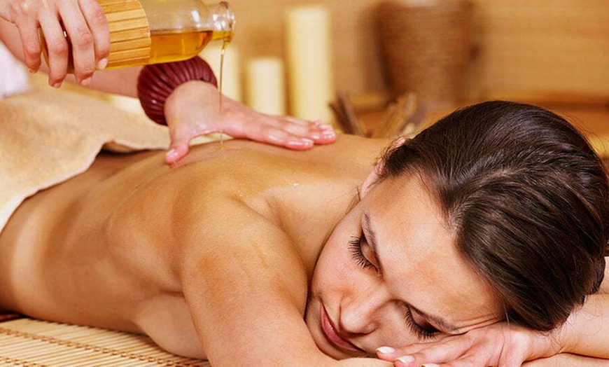 Image 1: 60 Min. Ganzheitliche Ayurveda-Massage nach Wahl für 1 Person