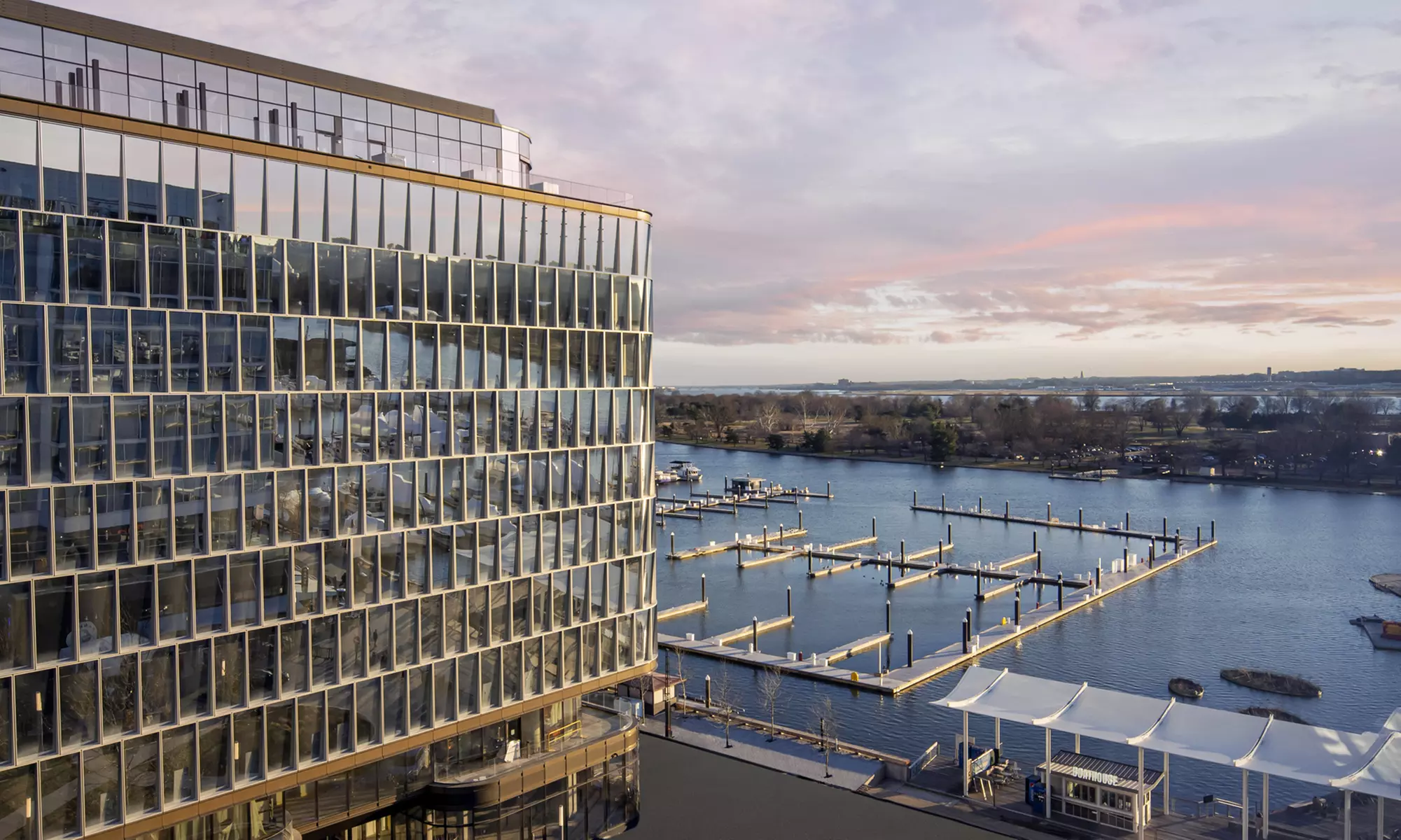 Boutique Hotel with Stunning Potomac Views and Central Location