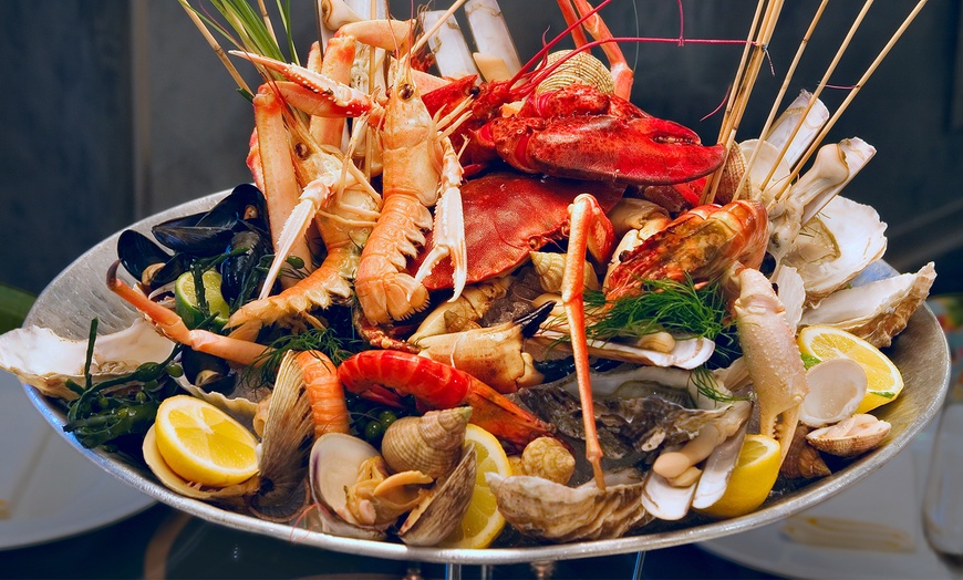 Image 1: Gemischte Fischplatte mit Beilagen für 2 oder 4 Personen