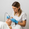 Image 1: Microneedling et hydratation intense en option : révélez votre éclat
