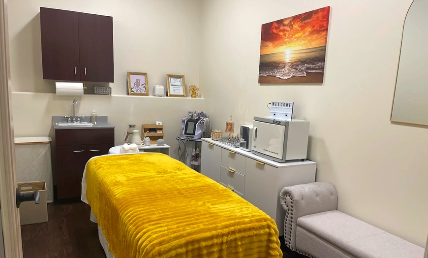 Image 2: 60 Min One, Three or Five Swedish Massage w/w/o Hot Stones or Cupping
