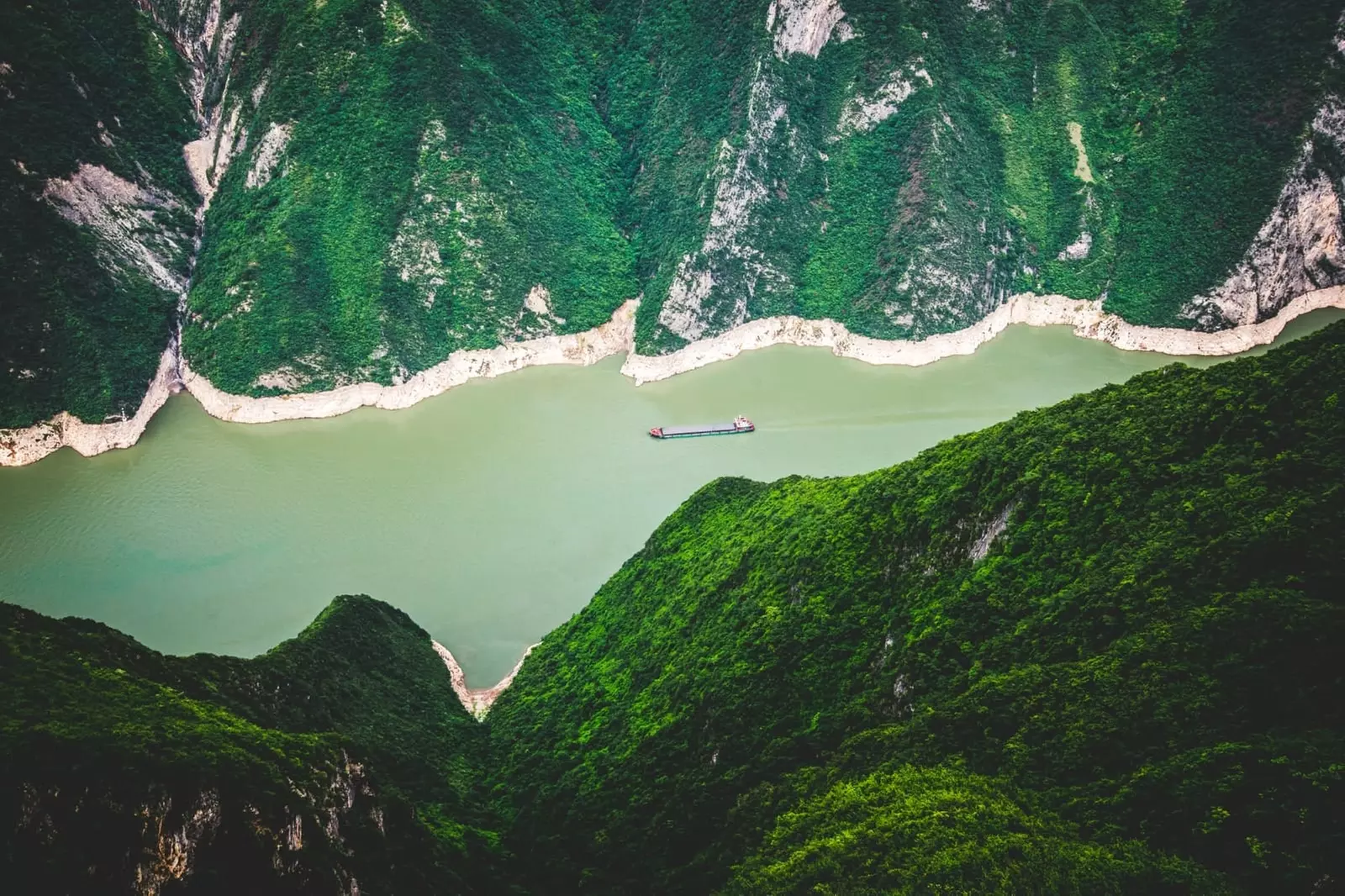 ✈ 12-Night Tour of China w/ Yangtze River w/ Hotels & Air