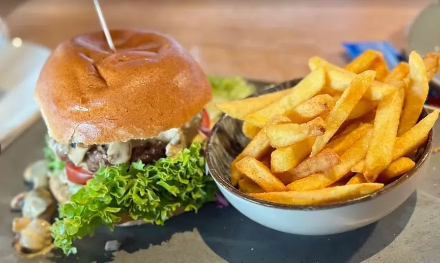 Premium-Burger nach Wahl inklusive Pommes frites für 1 bis 4 Personen