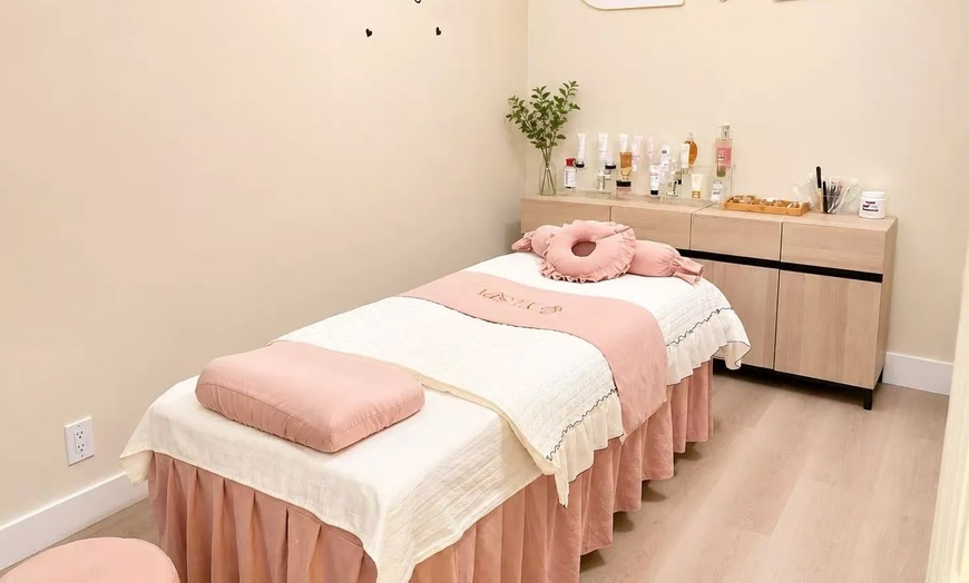 Image 4: Rejuvenating Head Spa & Aromatherapy Experiences at Yi Spa