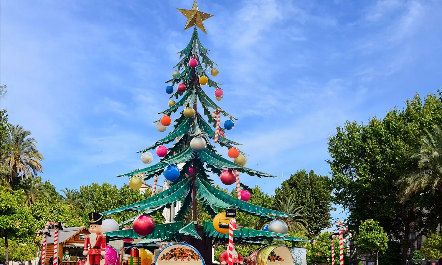 ¡Siente la Navidad desde dentro! 1 entrada para la atracción del Árbol mágico para 2 personas en Sevilla al 50% - Primary Image