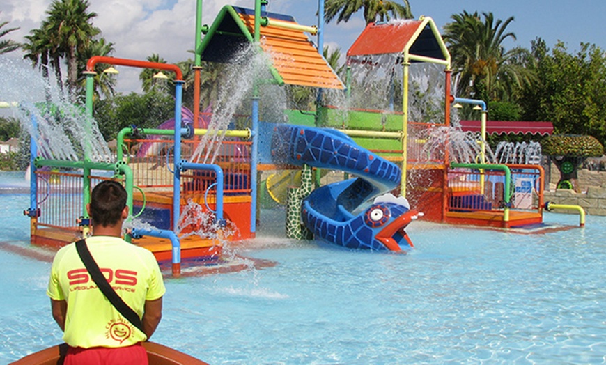 Image 24: Aquópolis Torrevieja: entrada de 1 día para infantil o adulto