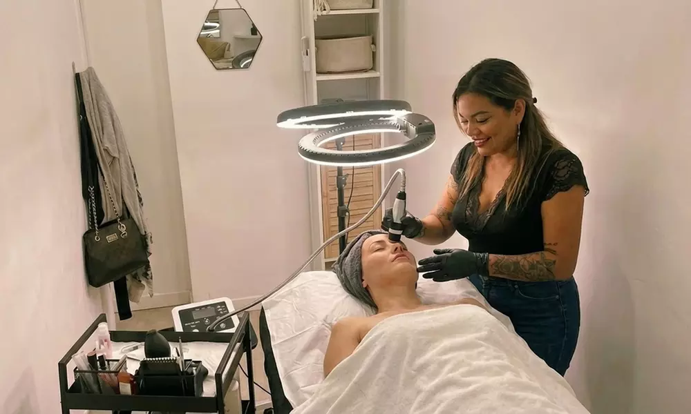Tratamiento Facial con Limpieza, HIFU, Radio, Hollywood Peel u otros