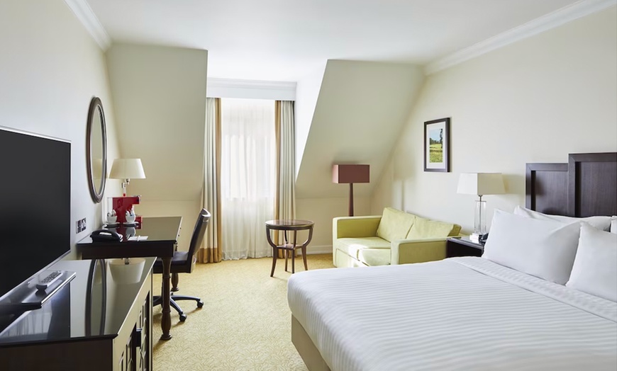 Image 4: Warwickshire: Spa Stay with Breakfast, Dinner & Treatments 