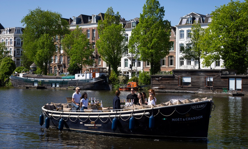 Image 10: Beleef een privé boottocht door de betoverende grachten van Amsterdam