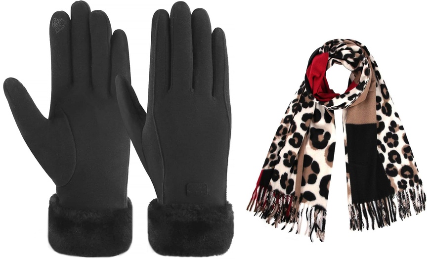 Image 13: Leopard Scarf and Touchscreen Gloves