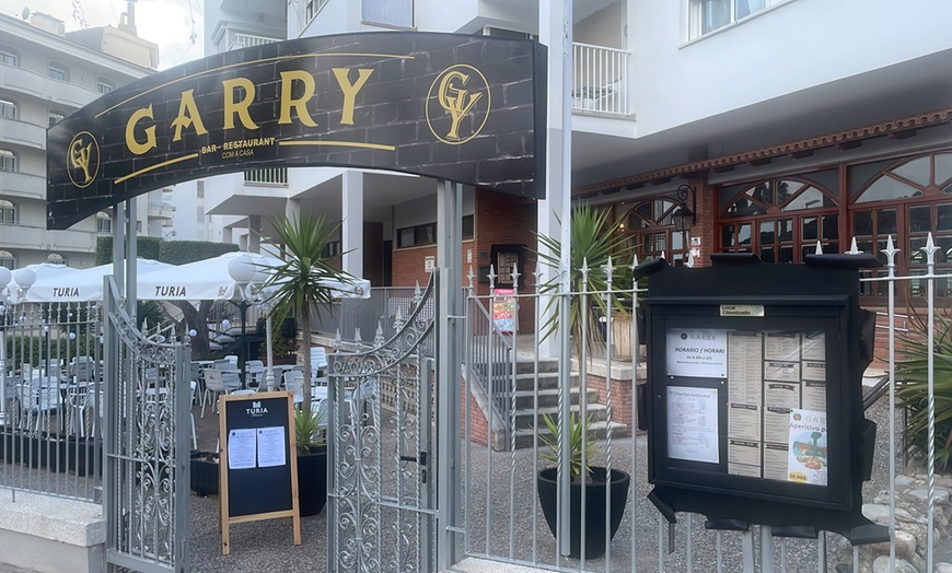 Image 5: Sabor y mar: menú mediterráneo clásico o prémium para 2 o 4 personas