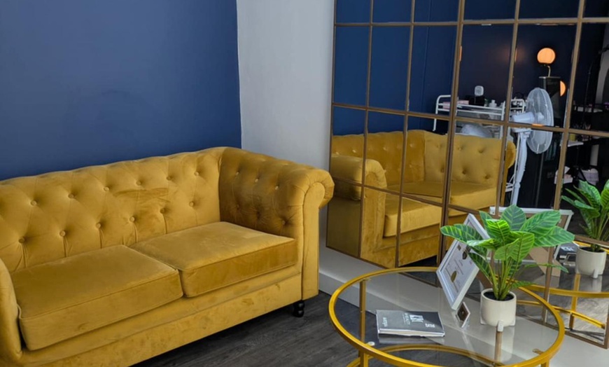 Image 2: Non-Surgical Facelift at Cosmetologist Ernesta