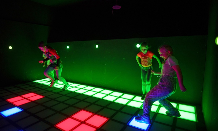 Image 1: 30 Min. Pixel Games das interaktive Bewegungsspiel für 2 - 6 Personen