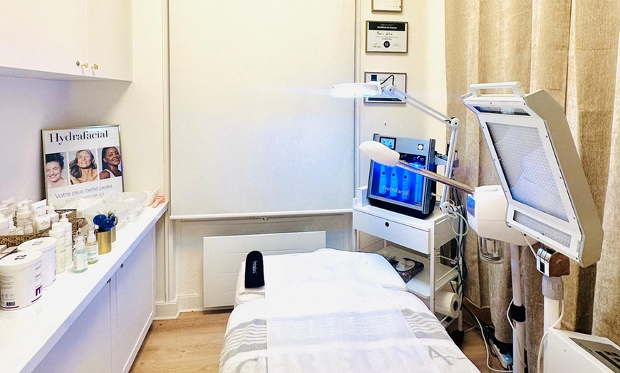 Image 2: Soin du visage et bien-être à Paris : Kobido, microneedling, peeling
