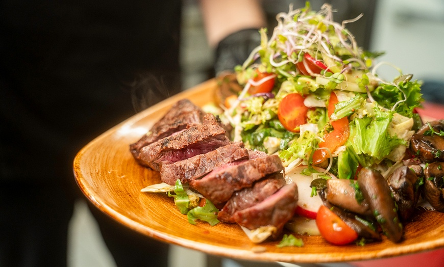 Image 2: Romantisches 3-Gang-Candlelight-Deluxe-Menü für 2 oder 4 Personen