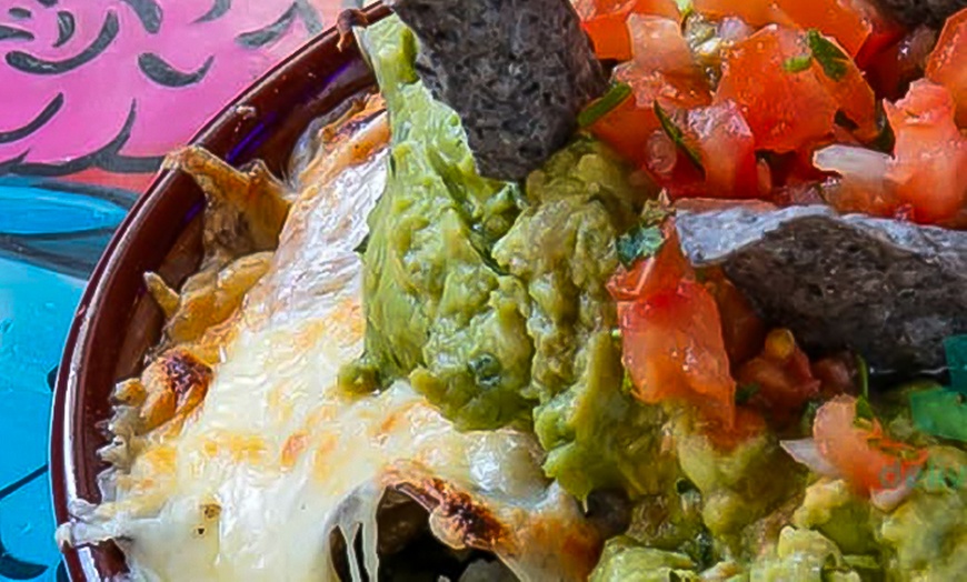 Image 2: Menú degustación mexicano con nachos, tacos y bebida para 2 personas 