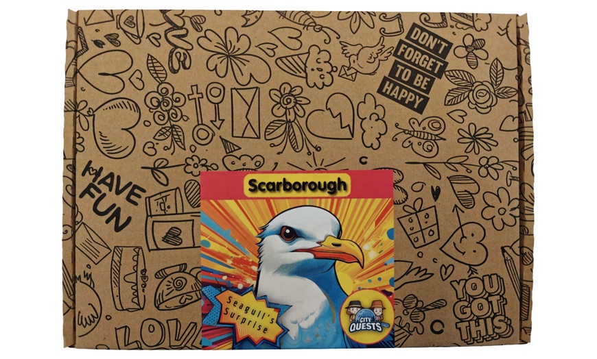 Image 11: Guided City Tour Incl Map, Compass, Magnifying Glass & Stickers 