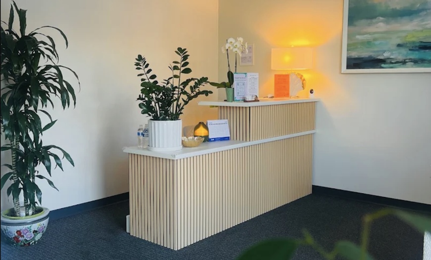 Image 2: Swedish, Deep Tissue or Combo Massage for 1-2 w/Hot Towels +Hot Stones