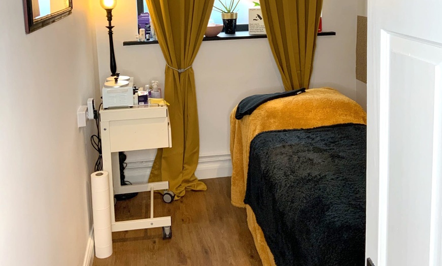 Image 2: Relaxing Spa Treatments with 30, 60, or 90 Minutes Massage Options