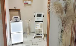 Masaż twarzy, szyi i dekoltu z peelingiem oraz maską kremową w salonie kosmetycznym URODA Joanna Mader (do -25%)