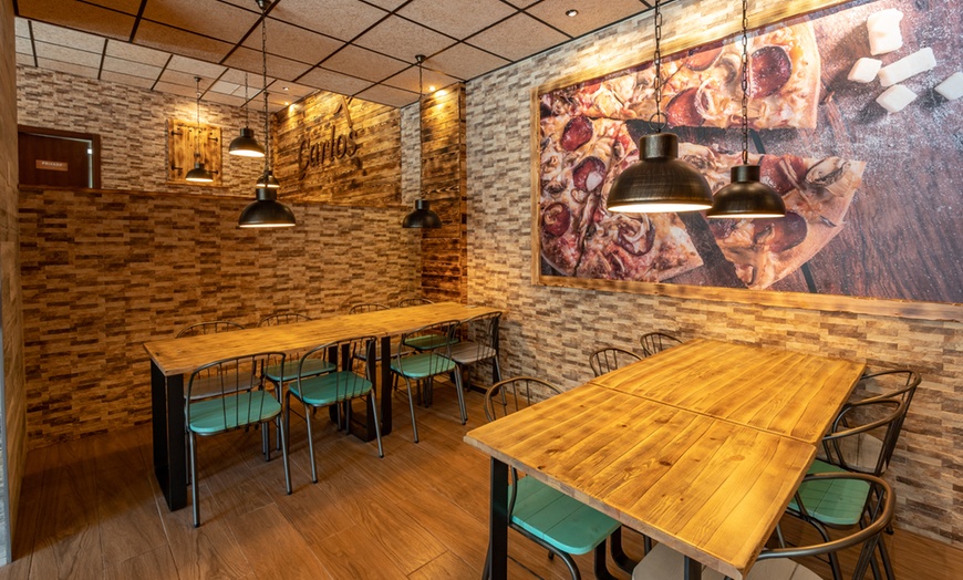 Image 8: 2x1 en pizzas medianas en Pizzerías Carlos, con más de 45 ubicaciones