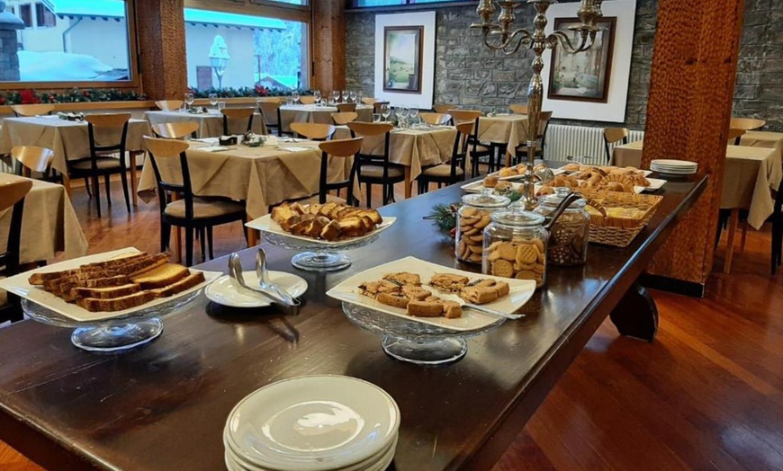 Image 10: Valle D'Aosta: camera doppia o matrimoniale con mezza pensione per 2