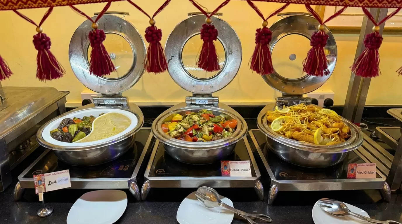 4* Iftar buffet with Bottomless Ramadan Drinks For a Child or 4 Adults