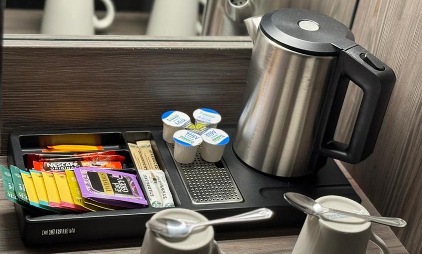 Image 9: 4* Kingston: One or Two Nights Stay 