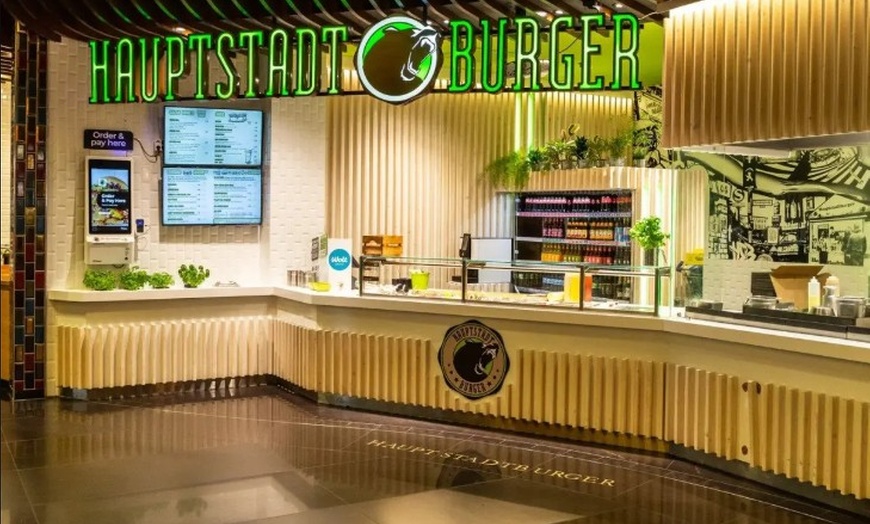 Image 2: Leckeres Burger-Menü inkl. Pommes für 1 bis 4 Personen