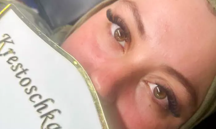 Wimpernverlängerung 1:1- oder Light Volumen Technik für 1 Person