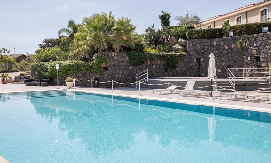 Image 4: Catania 4*: Soggiorno con colazione, mezza pensione, piscina e Spa
