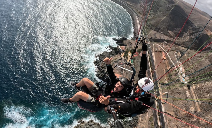 Image 7: Roza las nubes: vuelo de iniciación al parapente con foto incluida