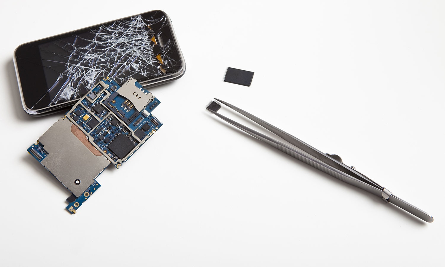 Get Expert iPhone 15 or 16 Pro, Pro Max, Plus Screen Repair